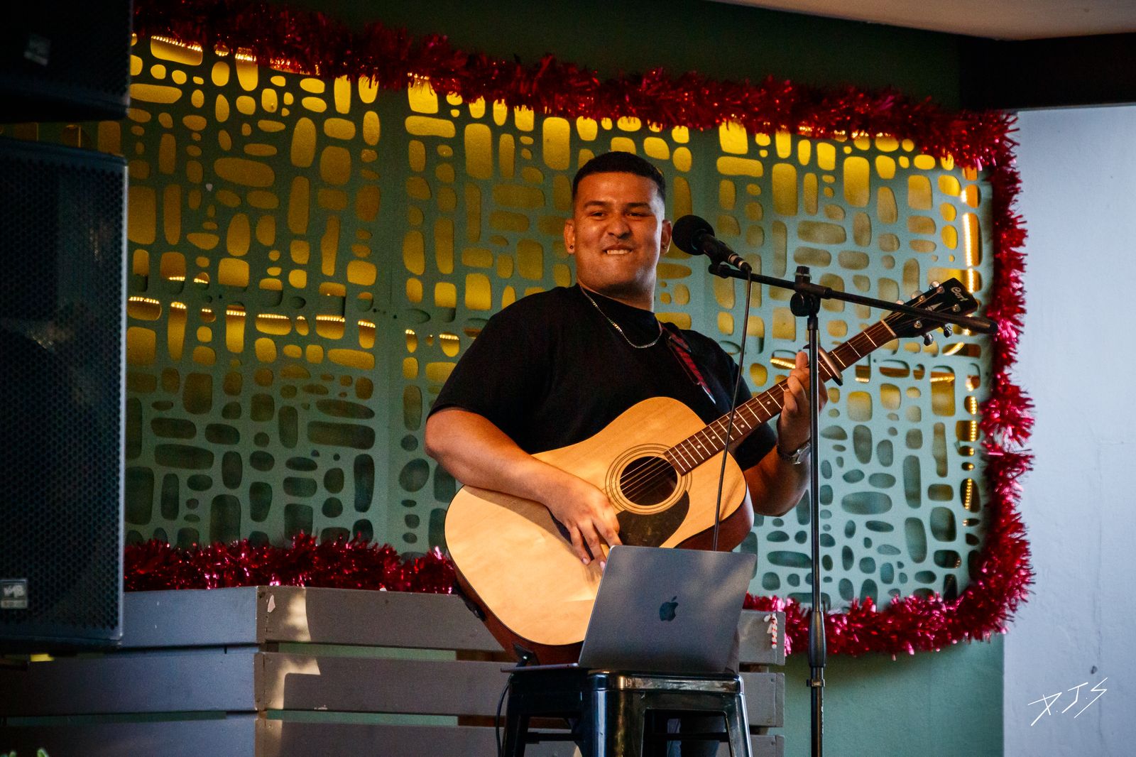 Harry Hannies acoustic session